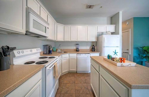 Port Aransas Cabaña | Sleeps 12 w/ Pool + Short Walk to Beach Costa Bahia Dual Retreat