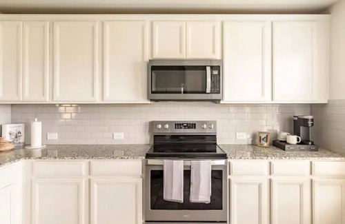 Forney Casa | Sleeps 13! Spacious 4bd home with 2 living rooms