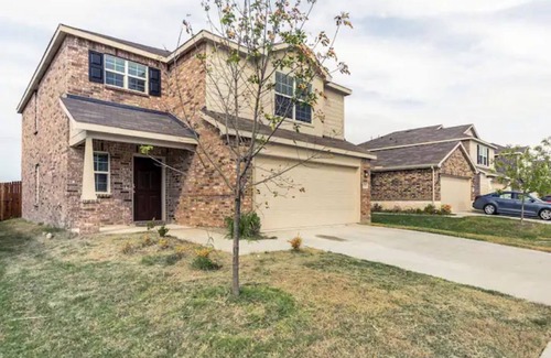 Forney Casa | Sleeps 13! Spacious 4bd home with 2 living rooms