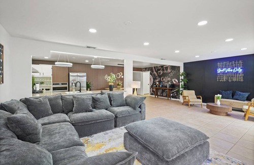 East Hemet Casa | Summer Family Fun: Pool-Hot Tub-Game Room-Gym-FirePit-BBQ