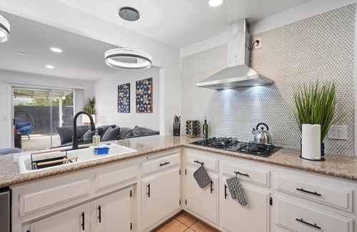 East Hemet Casa | Summer Family Fun: Pool-Hot Tub-Game Room-Gym-FirePit-BBQ
