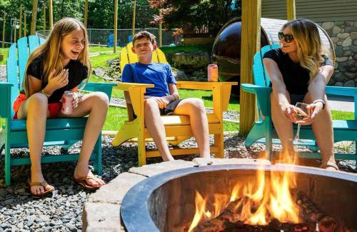 Reeders Casa | Sleeps 14 Pool Hot Tub Sauna Pickleball Arcade