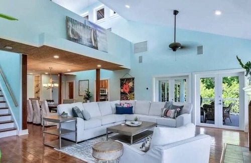 Greenacres Casa | Sleeps 15 - Hidden Bleu Tropical Mansion