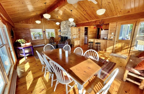 Harrison Cabaña | SLEEPS 15 WITH A PRIVATE SANDY BEACH ON LONG LAKE.