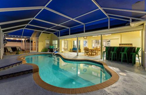 Palma Sola Casa | Sleeps 16 Heated Pool Hot Tub Fire Pit Putt Putt