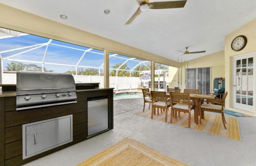 Palma Sola Casa | Sleeps 16 Heated Pool Hot Tub Fire Pit Putt Putt