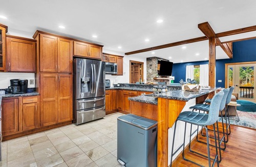 Sunday River Area Chalet De Esquí | Sleeps 16 | Hot Tub | Game Room | Fire Pit |3750SF