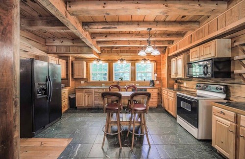 Mars Hill Apartamento | Sleeps 16 Hot Tub Sauna Dogs Welcome Ping Pong