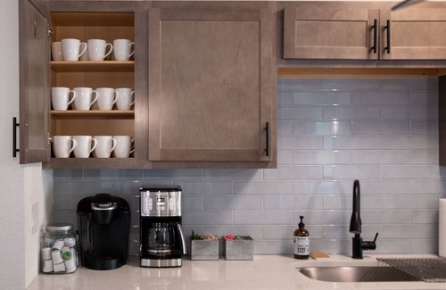 Berkley Casa | Basecamp: Sleeps 16! Game Garage! Minutes to Downtown!
