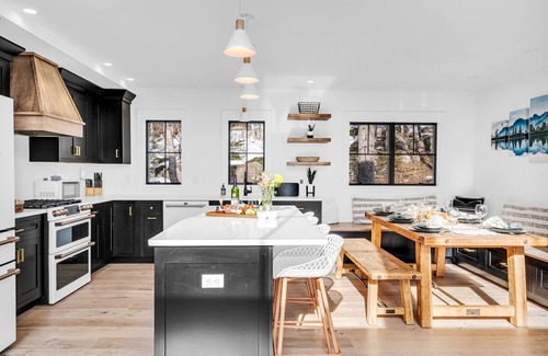 Sunday River Area Casa | SLEEPS 16! New Estate w/Amazing Views! A/C!