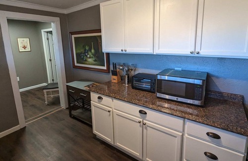 Knoxville Casa | Sleeps 17, 4 baths, two kitchens, outdoor living