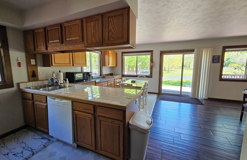 Silver Lake Casa | Sleeps 18! Heated pool and lake access.