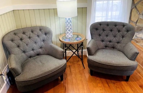 Dahlonega Otro | SLEEPS 20! Cheerful Modern Farmhouse