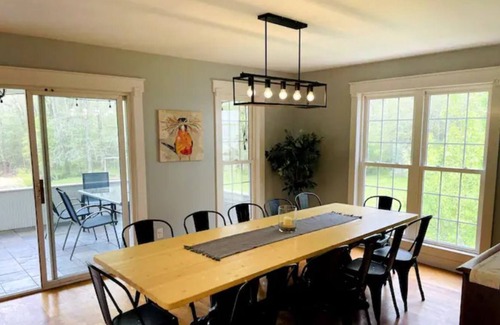 Dahlonega Otro | SLEEPS 20! Cheerful Modern Farmhouse