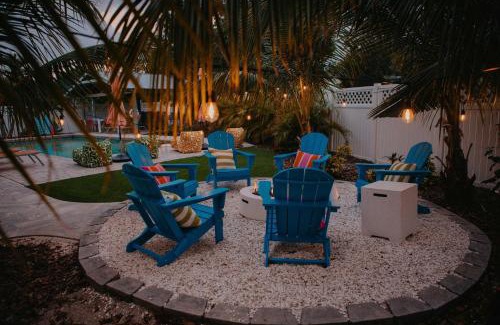 Palma Sola Casa | Sleeps 20 - Games - Basketball - Pool - Movie Room