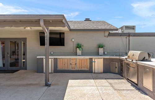 Waltann Casa | Sleeps 20 Heated Pool Games Fire Pit Dog Friendly