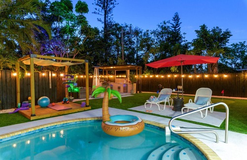 South Bradenton Apartamento | Heated Pool Sleeps 20! Outdoor Kitchen/Theater