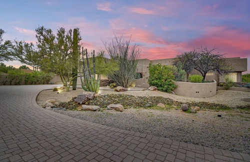 Cave Creek Casa | Sleeps 20, Patio Teppanyaki Grill, 2 Spas, Pool+