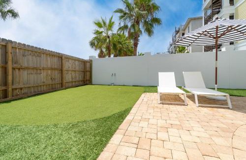 Frangista Beach Casa | Sleeps 20, Private Pool, Putting Green, Walk to Beach Vitamin Sea by AvantStay