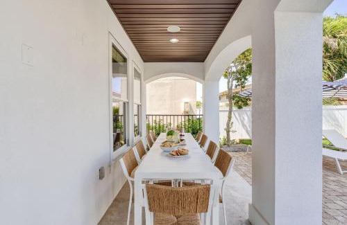 Frangista Beach Casa | Sleeps 20, Private Pool, Putting Green, Walk to Beach Vitamin Sea by AvantStay