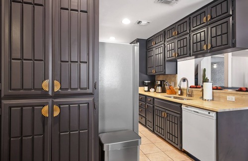 North San Antonio - SAT Casa | Sleeps 20~Sport Court~Heated Pool~Hot Tub~Putt Putt~Games