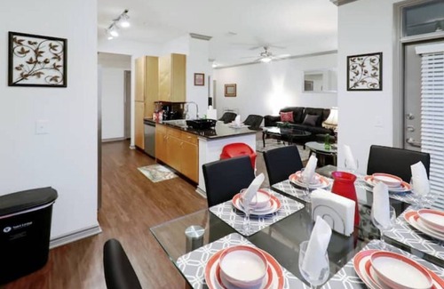 Energy Corridor Apartamento | Sleeps 21: Perfect for Large Group. 11 Beds.