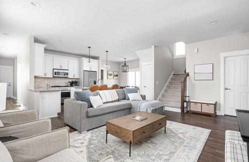 Westfield Casa | Sleeps 22-Downtown Westfield-Near Grand Park!