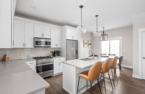 Westfield Casa | Sleeps 22-Downtown Westfield-Near Grand Park!