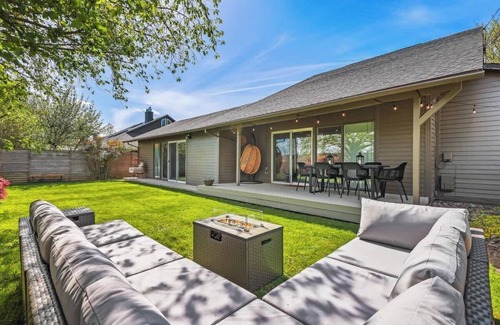 Cedar Hills Casa | Sleeps 22 Game Room | Hot Tub