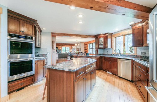Naples Casa | Sleeps 22 | Pond | Hot Tub | Yoga/Gym Studio