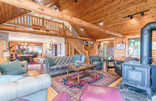 Naples Casa | Sleeps 22 | Pond | Hot Tub | Yoga/Gym Studio
