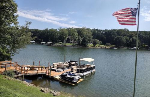 Sherrills Ford Casa | Sleeps 22 Lakefront w Private Dock Pool 2 Houses Lake Living by AvantStay