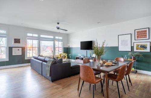 Buena Vista Casa | Sleeps 24 2 Homes Minutes to DowntownBroadway Faith Barbara by AvantStay