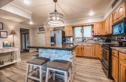 Dandridge Casa | Sleeps 24 -Douglas Lake Access - Boat dock - Game Room - Family Fun!