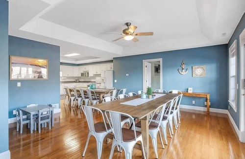 Lakeview Casa | Sleeps 26 lakefront w/ private dock & dance floor!