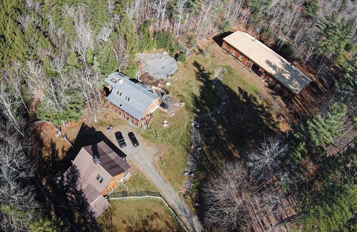 Wardsboro Casa | Sleeps 30!! 2 Cabins, 10 Bedrooms, 3 Kitchens, Hot Tub, Fireplaces, Game Rooms