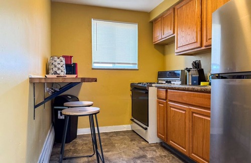 Mount Oliver Apartamento | Sleeps 4! 1 Bedroom, 2 Beds w/ Parking + WIFI