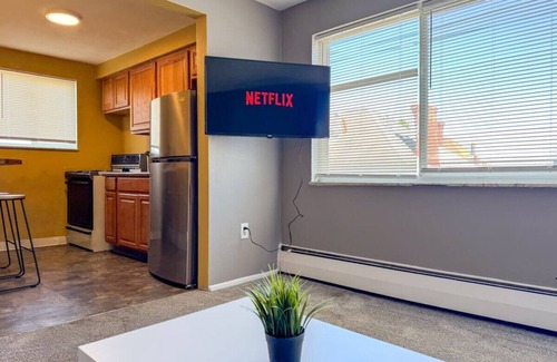 Mount Oliver Apartamento | Sleeps 4! 1 Bedroom, 2 Beds w/ Parking + WIFI