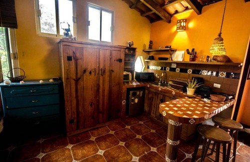 Lomas de Mazatlán Apartamento | Sleeps 4-5 people. 3 single beds and 1 double bed Kitchenette & Bathroom