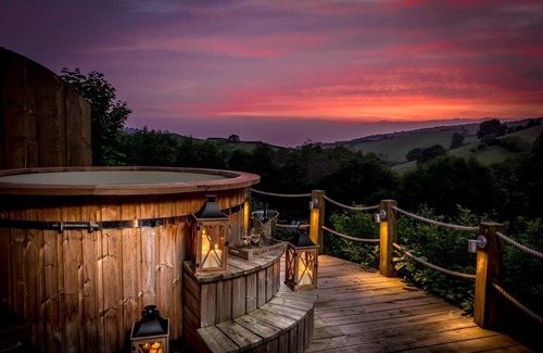 Hele Cabaña | (Sleeps 4) Converted Barn with hot tub