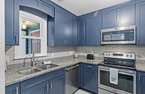 Emerald Isle Casa | Sleeps 5! 2 BR, 2.5BA Townhome-Walk to Beach & Dining – Your Escape Awaits!