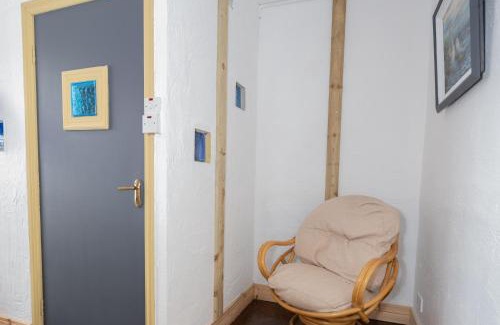 Youghal Apartamento | Sleeps 6 - 100mFromBeach - Ocean View Balcony