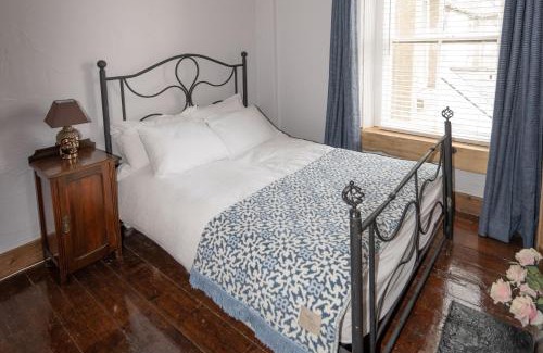 Youghal Apartamento | Sleeps 6 - 100mFromBeach - Ocean View Balcony