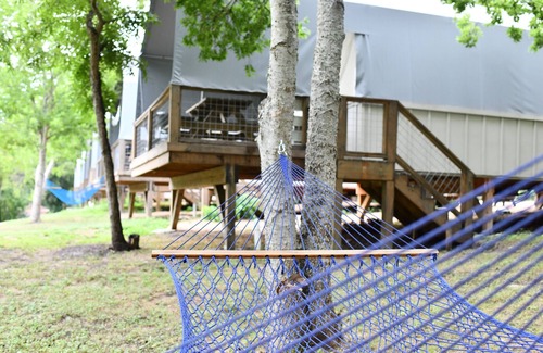 Seguin Cabina | Sleeps 6! Brand new Cabin with many amenities: Pool, hot tub, kayaking! - SG17