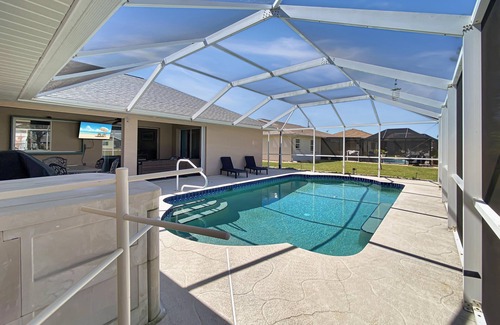 Pinehurst Villa | Sleeps 6, FULL refund*, heated pool