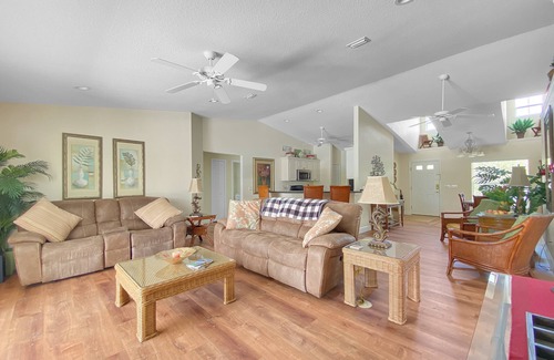 Rotonda Lakes Villa | Canary nest villa, capacidad para 6 personas, piscina privada climatizada, Rotonda, Florida
