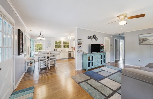 Beaufort Casa | Sleeps 6/Pets Yes/Marine Corps Air Station Beaufort/Upper Lvl/Parris Isl