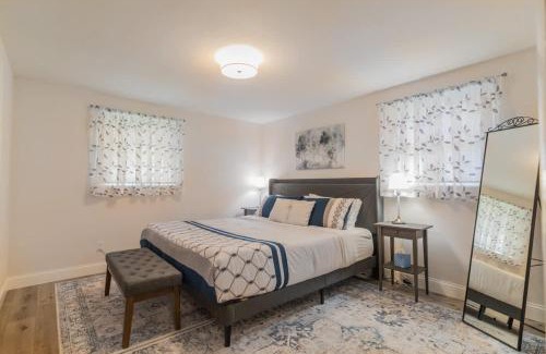 Green Bay Casa | Sleeps 6 Walk to Lambeau Resch Dog-Friendly