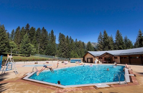 La Lechere Condominio | Sleeps 7! 2BR Apt| Scenic Living in Valmorel!