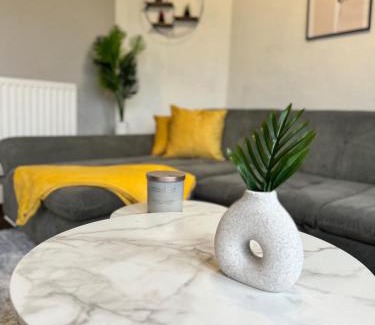 Olton Apartamento | Sleeps 8 3 BED Parking NEC JLR NIA Airport